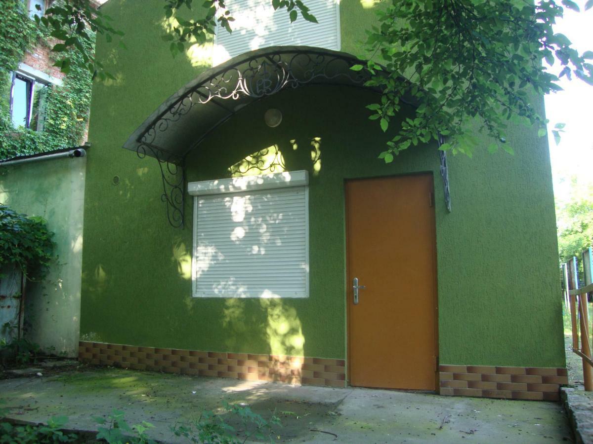 Апартаменты Domik S Saunoy Na Ogiyenko Каменец-Подольский Экстерьер фото